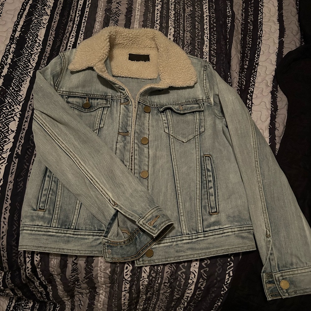 Women's Light Blue Denim Jacket with Sherpa Collar